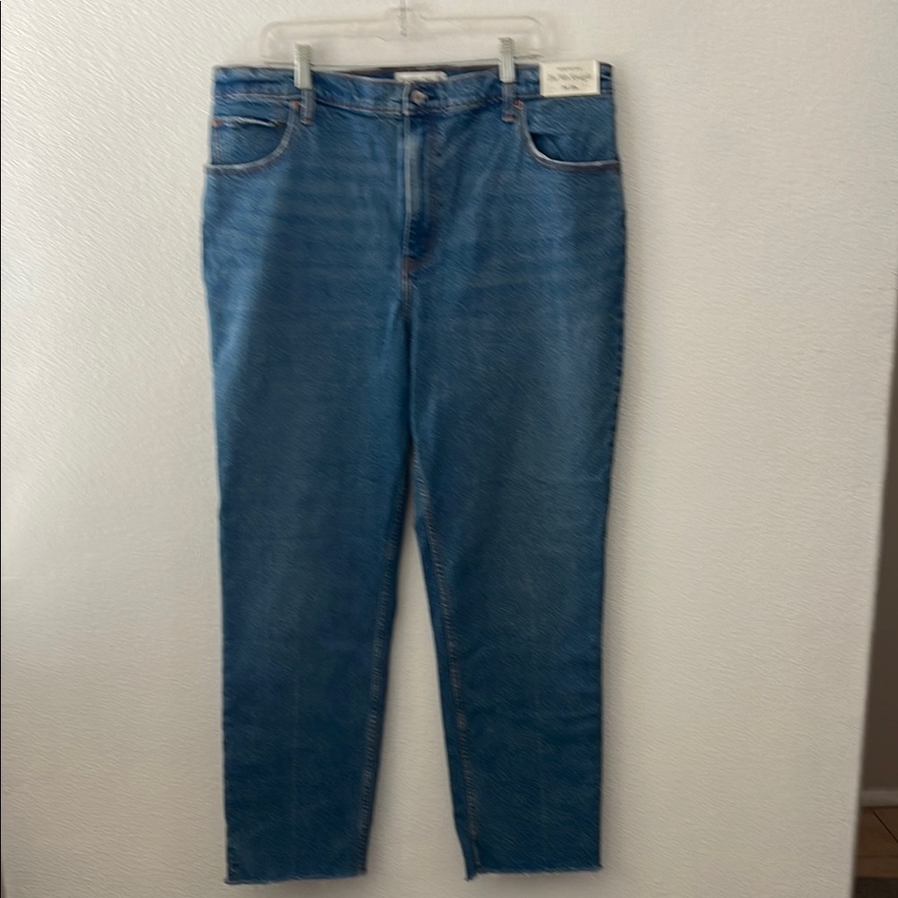 Abercrombie & Fitch The 90’s Straight Ultra High Rise Blue Denim Jeans Raw Ankle